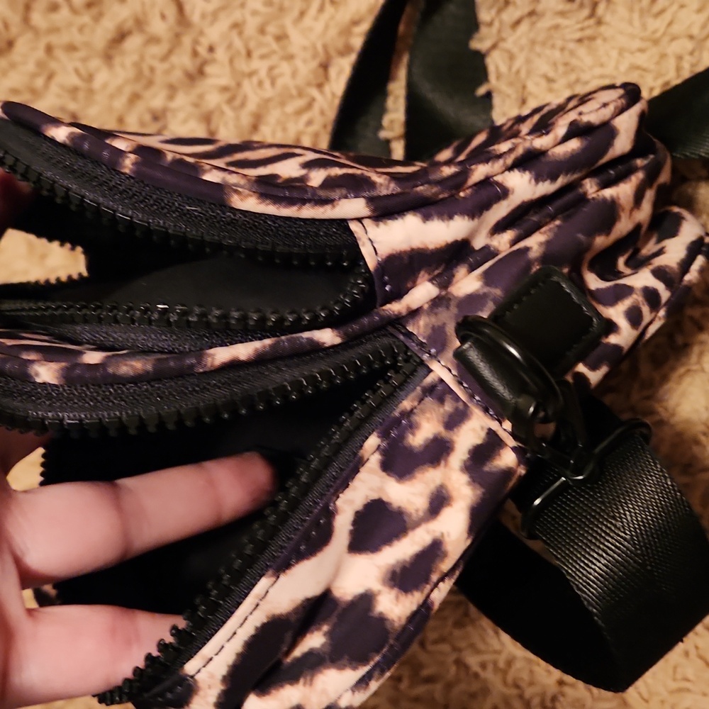 Forever 21 Leopard Print Crossbody Bag - Picture 9 of 9